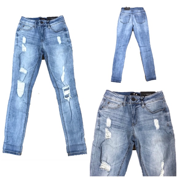 Denim - Women’s distressed acid wash stretch skinny NWT